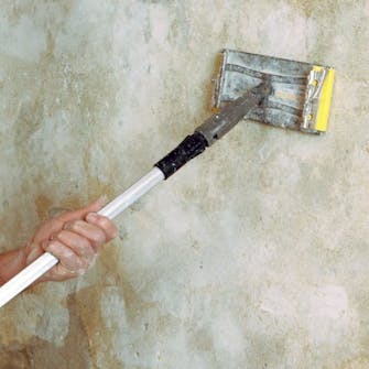 Så blir du av med strukturtapeten - Slipa bort alla rester av tapeten Så blir du av med strukturtapeten - Slipa bort alla rester av tapeten